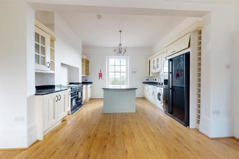 4 bedroom detached house for sale, Parrock Road, Gravesend, DA12