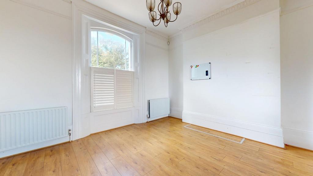 House in Gravesend - View 5