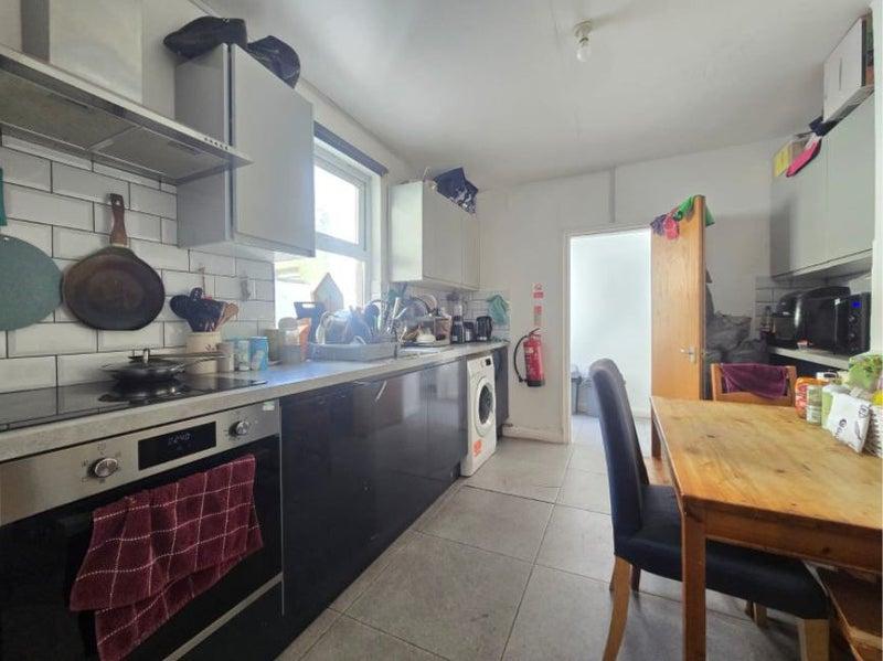 House in London - View 3