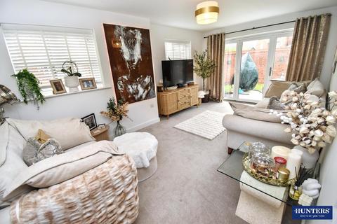4 bedroom detached house to rent, Morcom Drive, Leicester