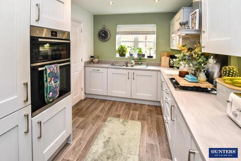 4 bedroom detached house to rent, Morcom Drive, Leicester