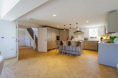 undefined, Chilworth, Guildford