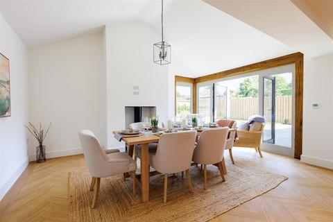 undefined, Chilworth, Guildford