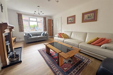 4 bedroom semi-detached house for sale, Woodside Road Chiddingfold  *No Onward Chain*
