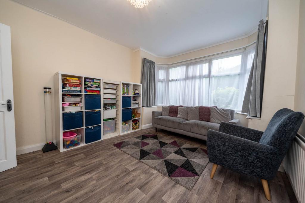 House in Salford - View 4