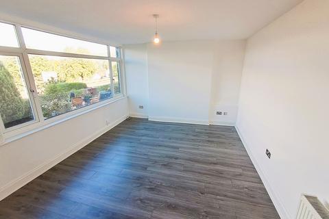 3 bedroom terraced house to rent, Mountblow Road, Clydebank, Dunbartonshire