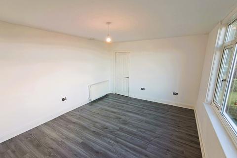 3 bedroom terraced house to rent, Mountblow Road, Clydebank, Dunbartonshire