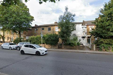 2 bedroom house to rent, Peckham Hill Street, London