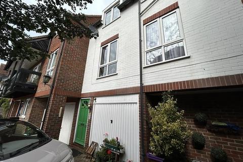 2 bedroom house to rent, Temple Mews, Canterbury CT1