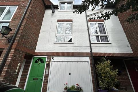 2 bedroom house to rent, Temple Mews, Canterbury CT1