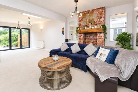 2 bedroom semi-detached bungalow for sale, Cranford Avenue, Fleet GU52