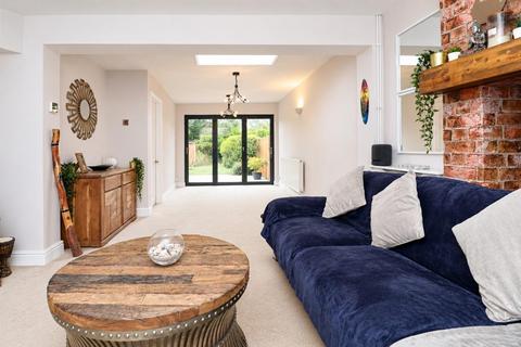 2 bedroom semi-detached bungalow for sale, Cranford Avenue, Fleet GU52