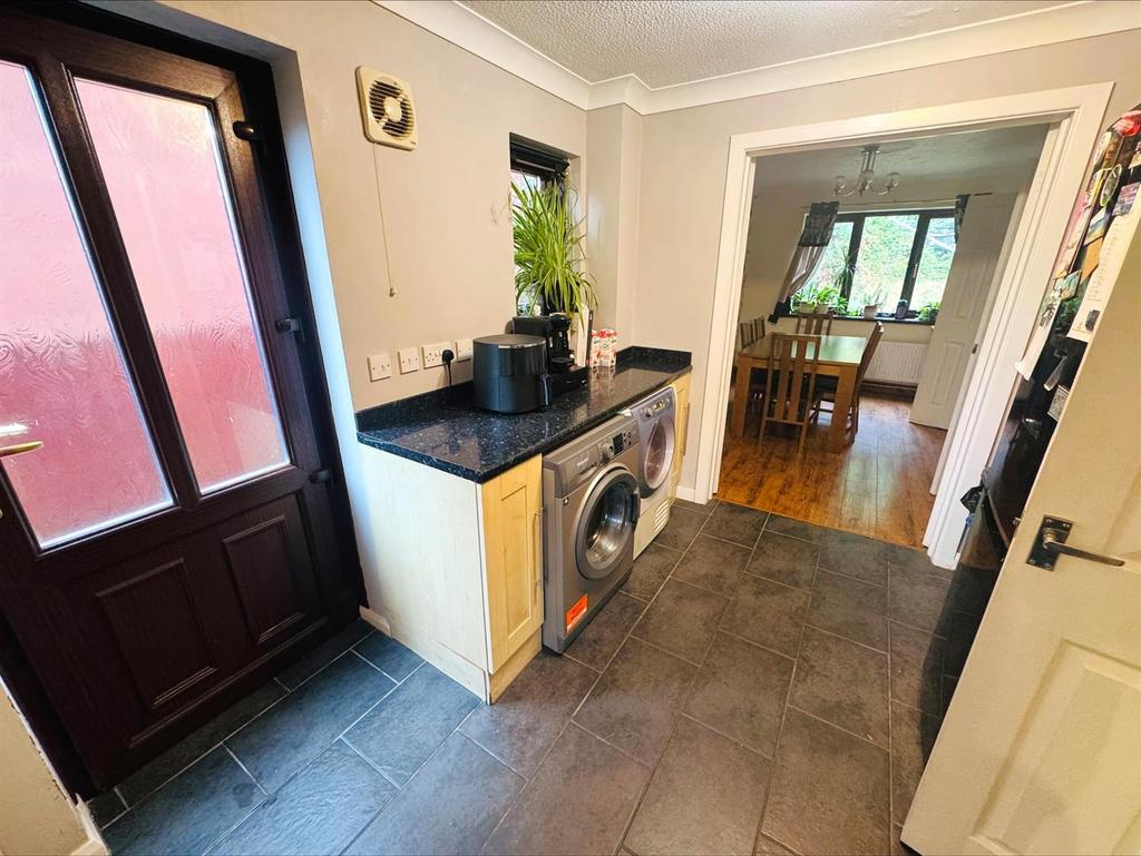House in Dafen, Halfway, Llanelli Rural - View 4