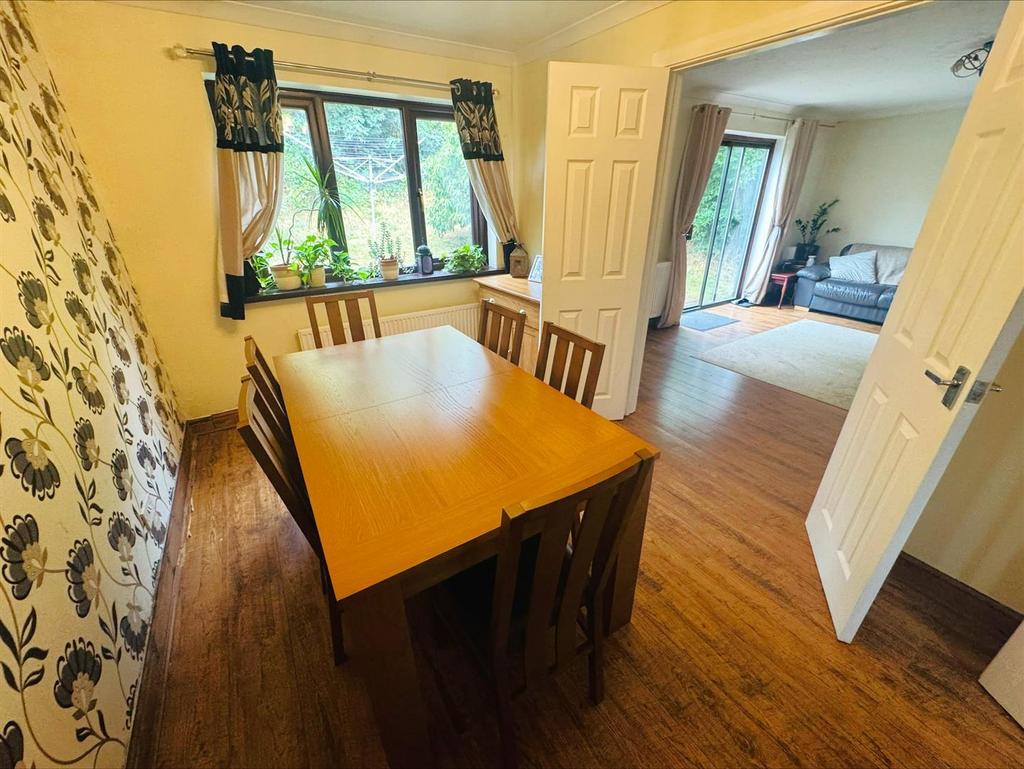 House in Dafen, Halfway, Llanelli Rural - View 5