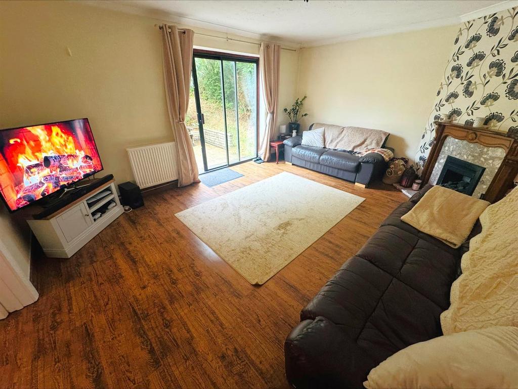 House in Dafen, Halfway, Llanelli Rural - More