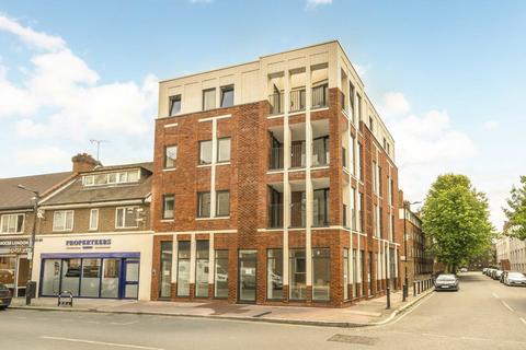Studio to rent, Albion Street, London SE16