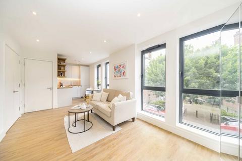 Studio to rent, Albion Street, London SE16