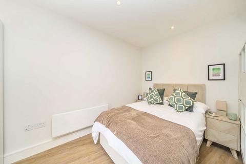 Studio to rent, Albion Street, London SE16