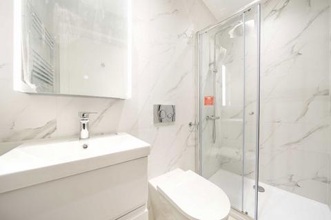 Studio to rent, Albion Street, London SE16