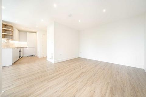 Studio to rent, Albion Street, London SE16