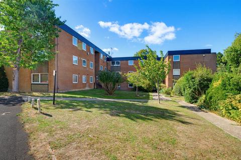 2 bedroom flat for sale, Rosetrees, Guildford