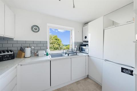 2 bedroom flat for sale, Rosetrees, Guildford