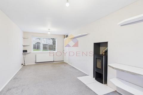 3 bedroom terraced house to rent, Sycamore Road, Sudbury CO10