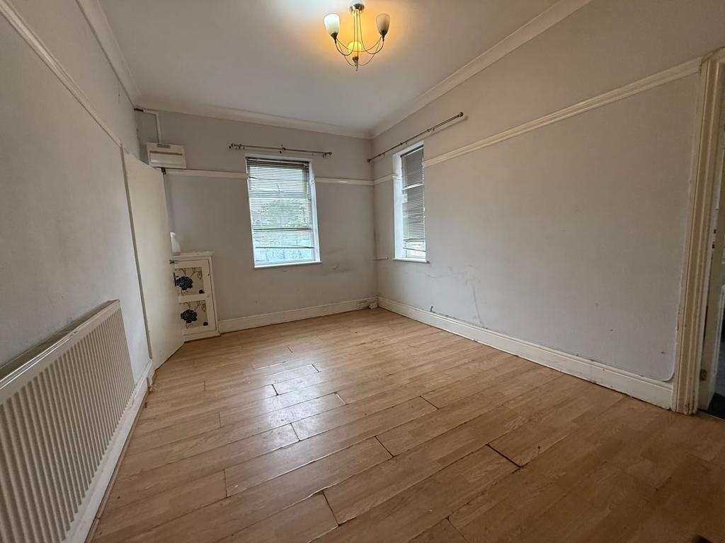 House in Dagenham - View 3