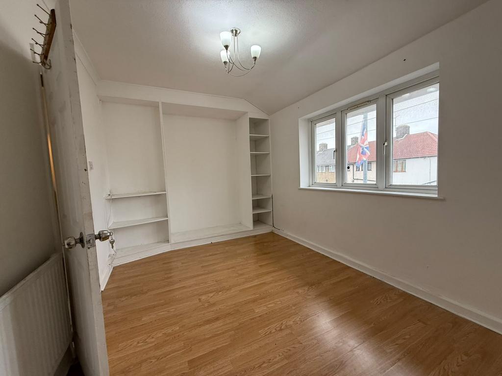 House in Dagenham - View 5