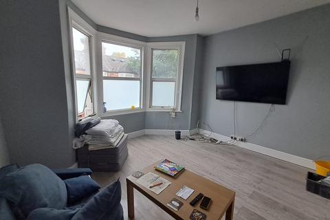 2 bedroom flat for sale, Beech Hall Road, Highams Park, E4