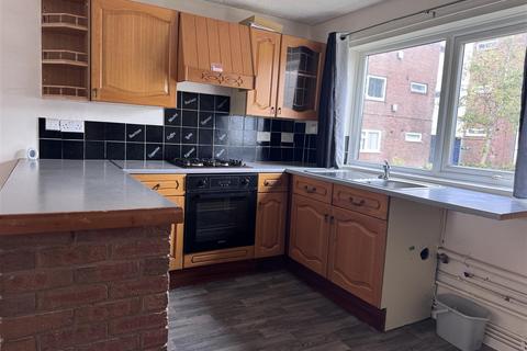 1 bedroom flat for sale, Villa Court, Madeley