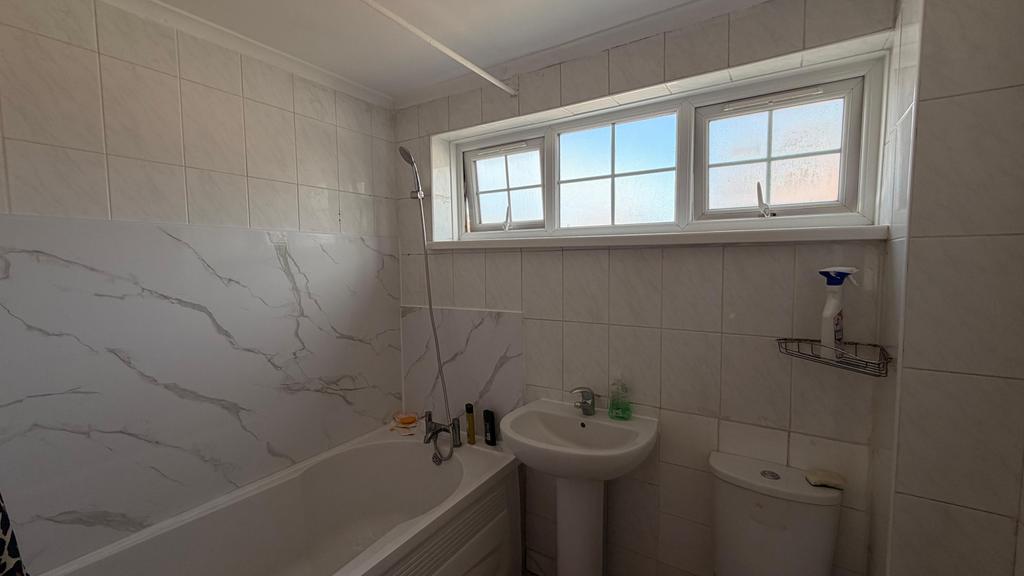 House in LONDON - View 4