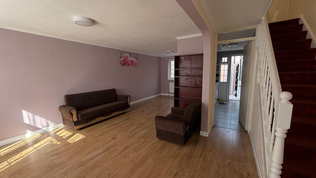 House in LONDON - View 5