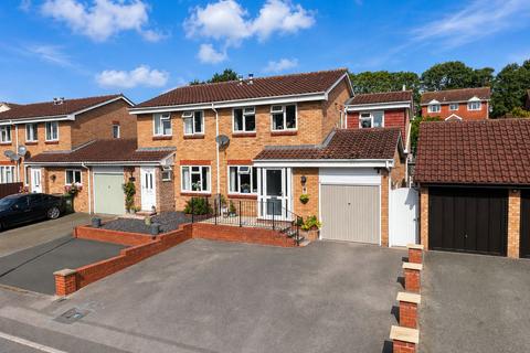 3 bedroom semi-detached house for sale, Kempton Avenue, Hereford, HR4
