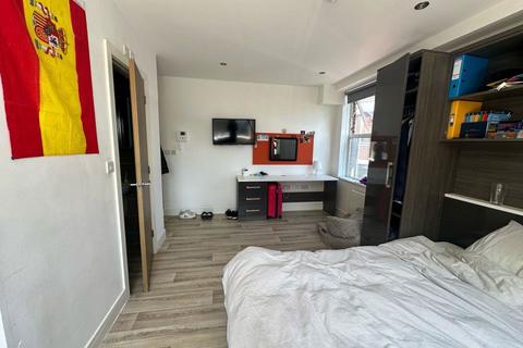 Studio to rent, Andromeda House