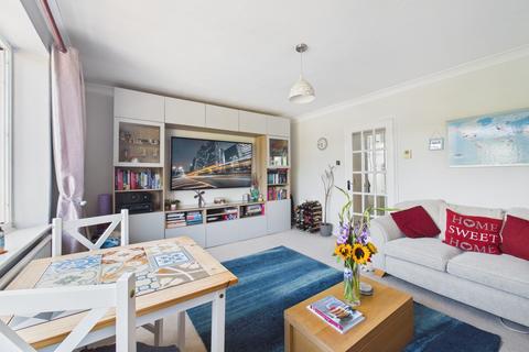 2 bedroom flat for sale, Cherry Close, Milton