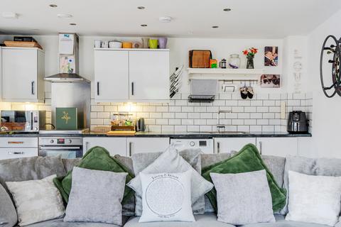 2 bedroom apartment for sale, Howden Drive, Addlestone, Surrey, KT15
