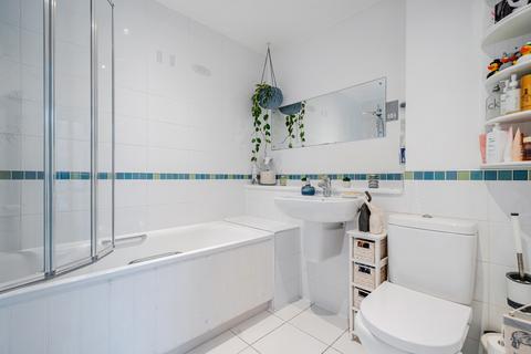 2 bedroom apartment for sale, Howden Drive, Addlestone, Surrey, KT15