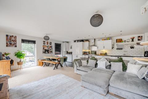2 bedroom apartment for sale, Howden Drive, Addlestone, Surrey, KT15