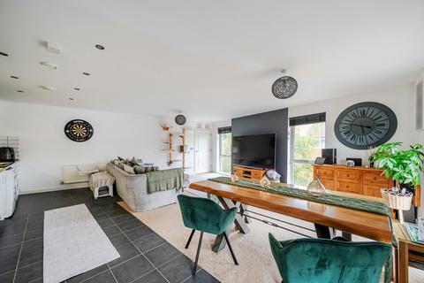 2 bedroom apartment for sale, Howden Drive, Addlestone, Surrey, KT15