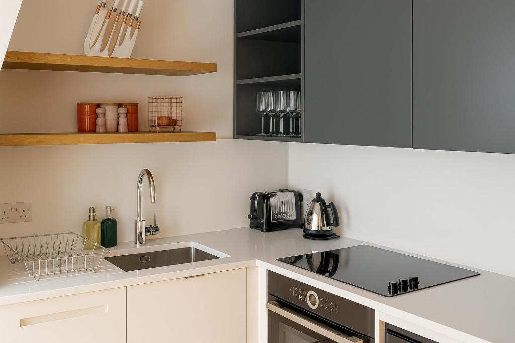 Apartment in London - View 5