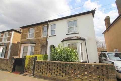 3 bedroom semi-detached house to rent, Colham Avenue, Yiewsley UB7