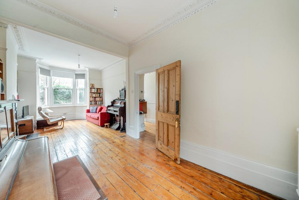 House in London - View 2