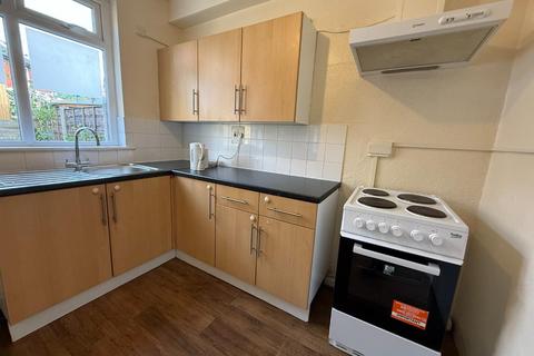 3 bedroom semi-detached house to rent, Hazel Avenue, Bury BL9