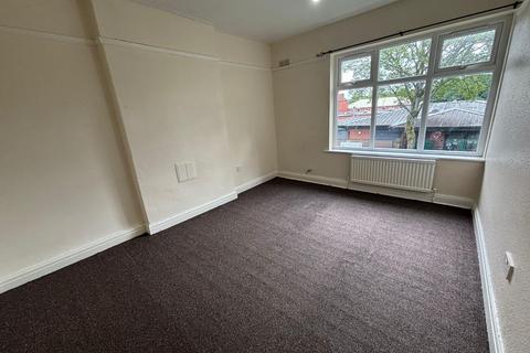 3 bedroom semi-detached house to rent, Hazel Avenue, Bury BL9