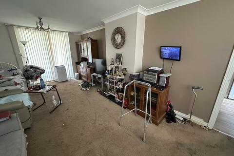 4 bedroom end of terrace house for sale, High Street, Langley SL3