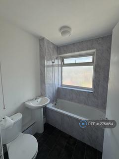 2 bedroom flat to rent, Talke Pits, Stoke-On-Trent, ST7