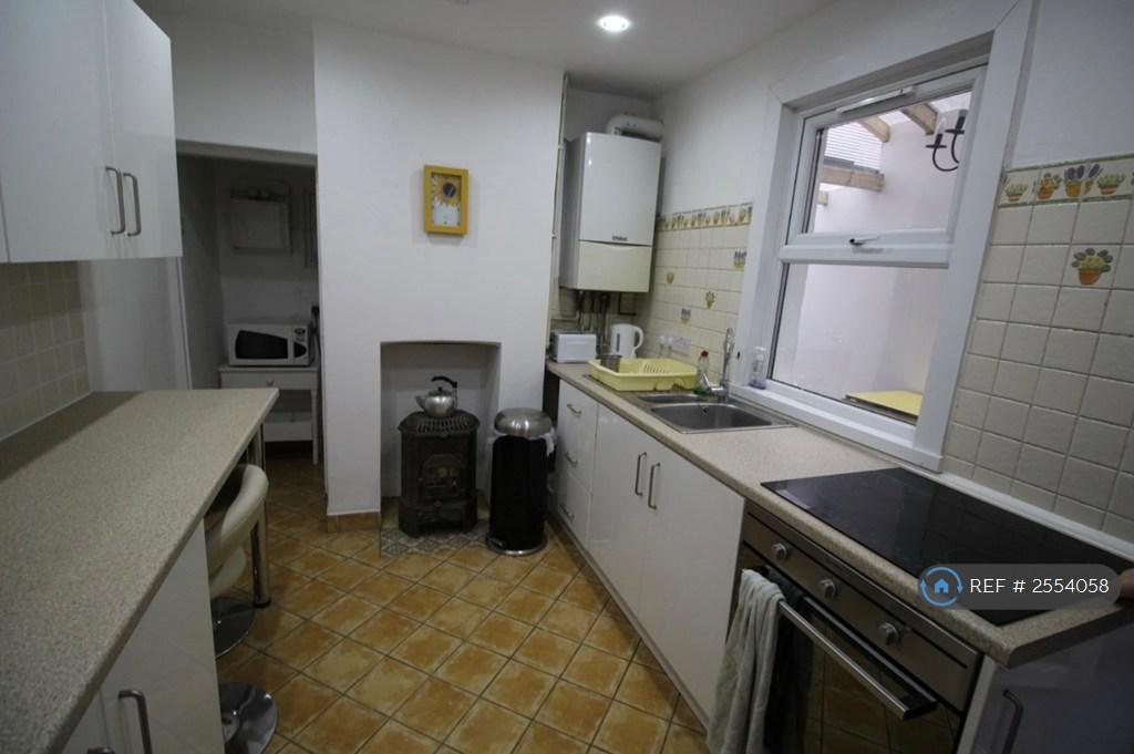 House in London, East Ham - View 2