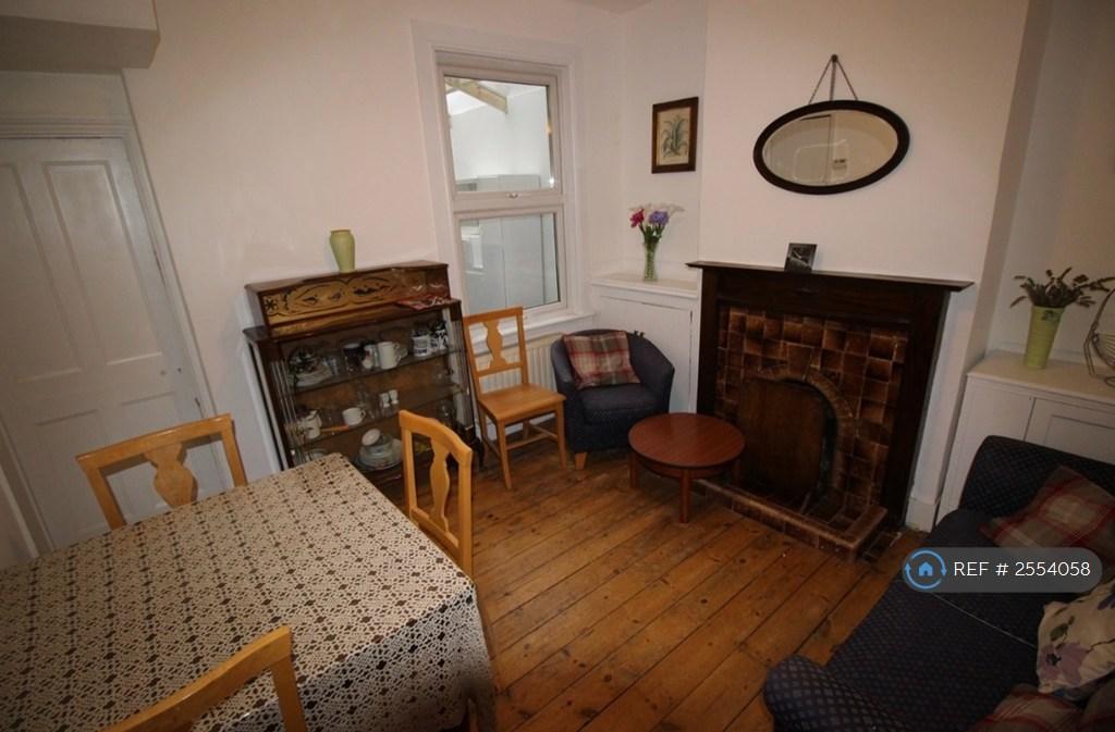 House in London, East Ham - View 4