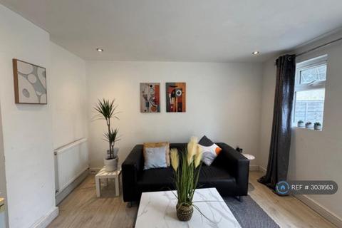 1 bedroom in a house share to rent, Adelaide Rd, Southall, UB2